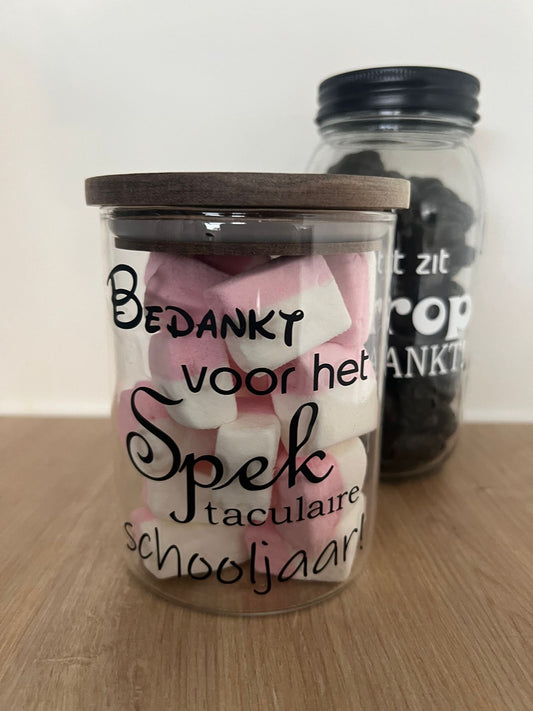 Voorraadpot gevuld met spek
